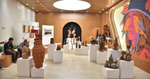 “Traço Nativo: Memorial Descritivo dos Artesãos”, mostra reúne obras de artistas e artesãos goianos realizada no Buriti Shopping