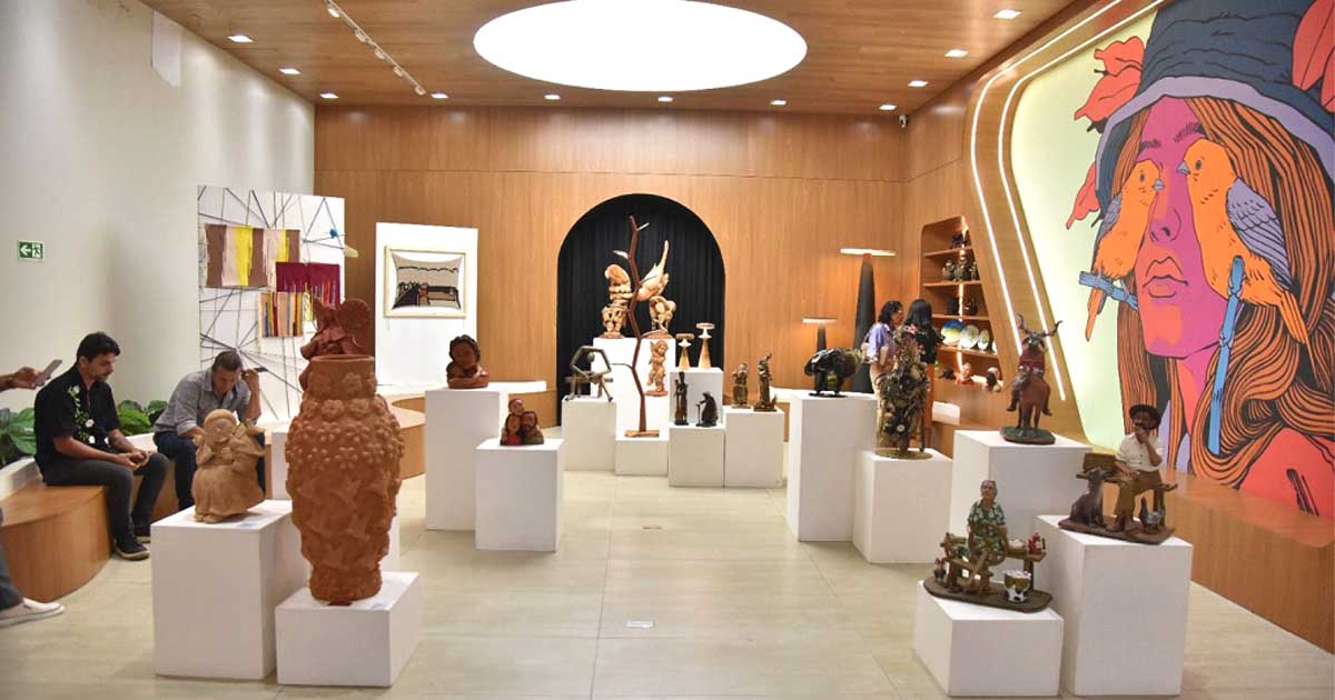 “Traço Nativo: Memorial Descritivo dos Artesãos”, mostra reúne obras de artistas e artesãos goianos realizada no Buriti Shopping